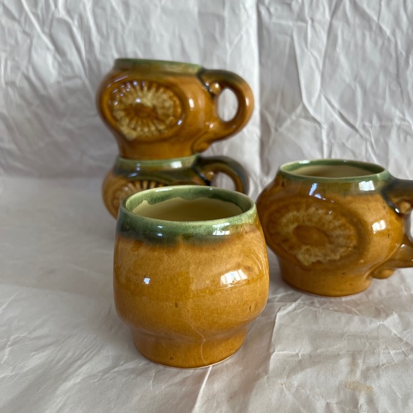 set of four vintage funky mugs - Picture 5 of 8